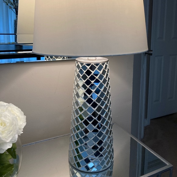 Elegant Mirrored Mosaic Tile Table Lamp - Picture 2 of 3